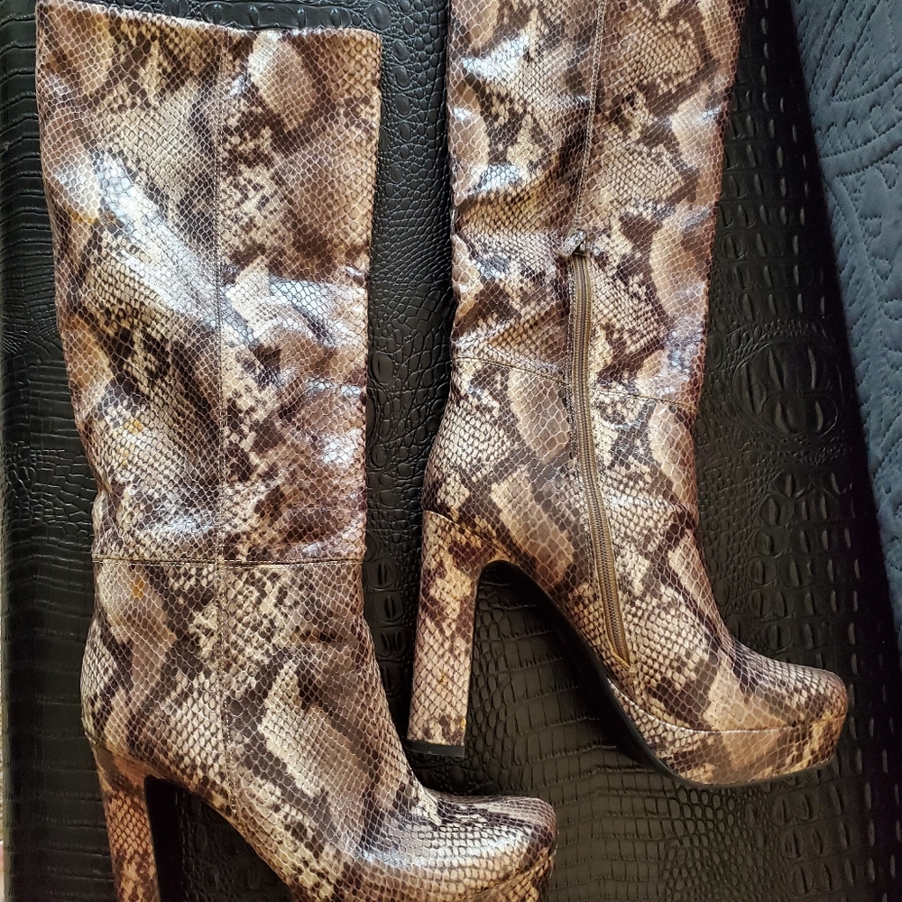 Python Boots - Size 6.5
